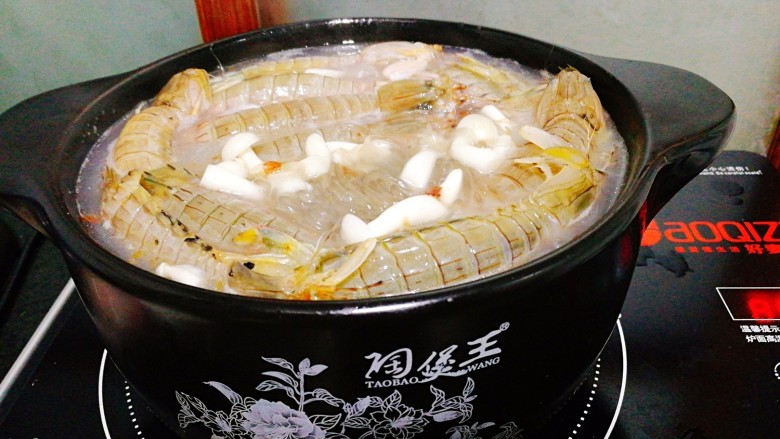 一锅炖+皮皮虾白菜粉丝煲,小火