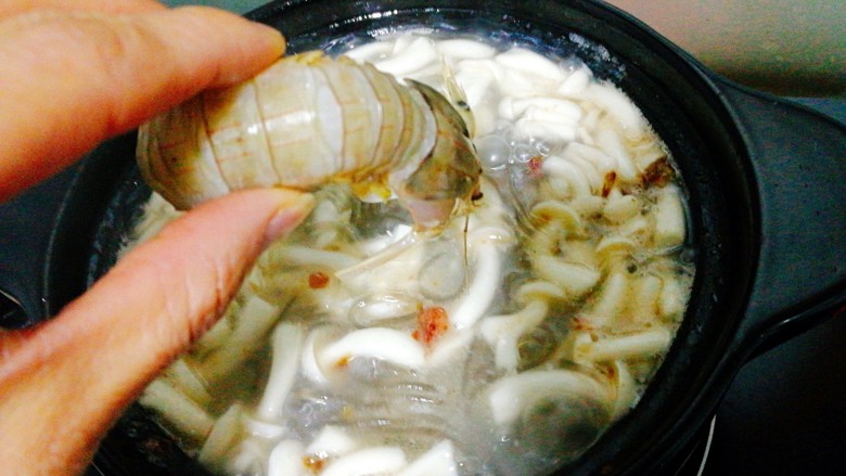 一锅炖+皮皮虾白菜粉丝煲,加入皮皮虾