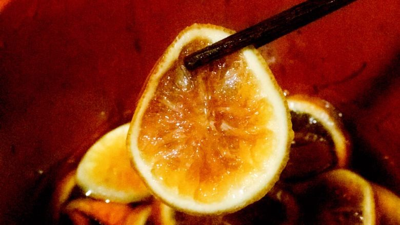 浅湘食光&蜜汁柠檬酱,柠檬变为姜红色，汁稠