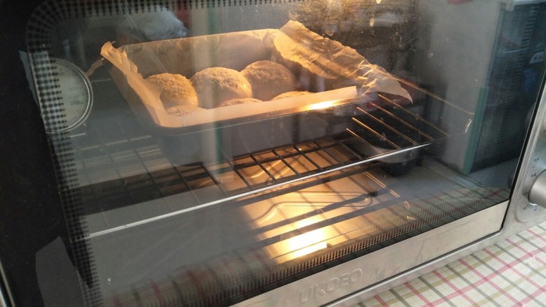 刺猬面包,170度20分钟，中途加盖锡纸

防止加深颜色