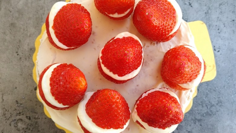草莓裸蛋糕,全部做好
