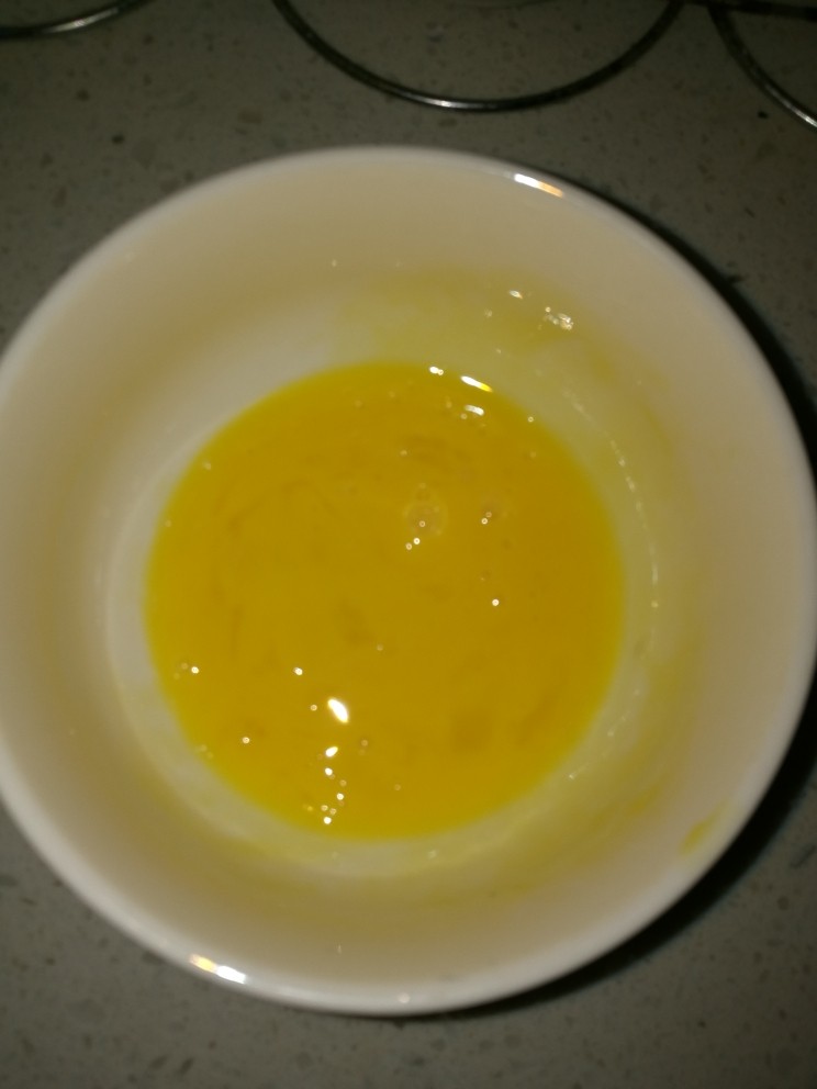 酸酸甜甜菠萝派,一个鸡蛋黄