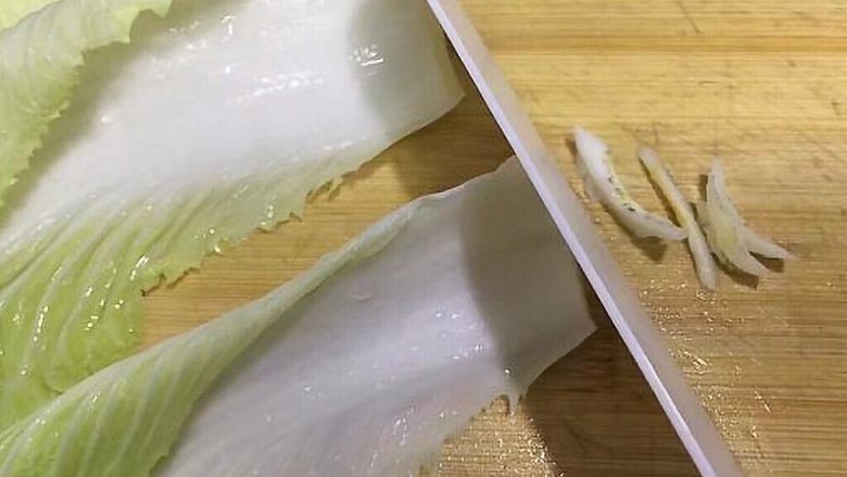 厨房挑战+素菜+清新大白菜,用刀将白菜尾部一个个去掉