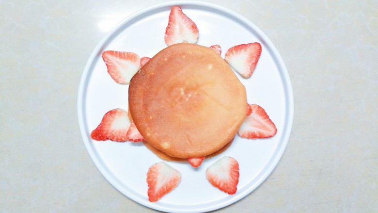 香橙草莓奶油松饼,再放上第二块松饼！