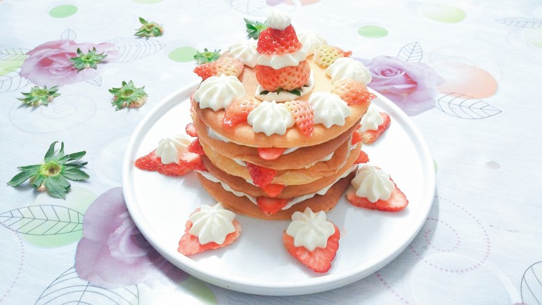 香橙草莓奶油松饼,看着这造型，都不知道怎么下口了！