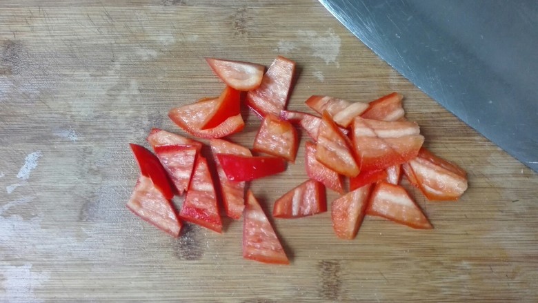 厨房挑战+素菜+红花配绿叶节节高(糕),红椒去籽切小三角块