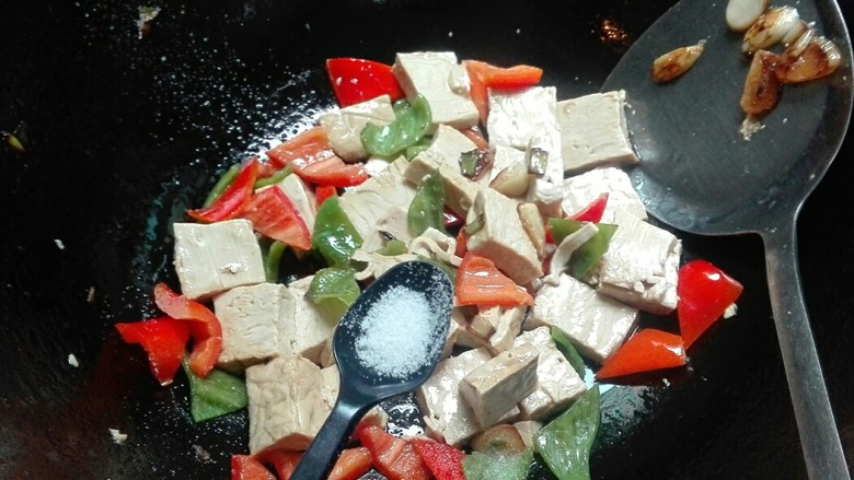厨房挑战+素菜+红花配绿叶节节高(糕),放半小勺盐