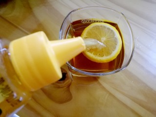 柠檬生姜蜜红茶
预防冬季感冒,加入蜂蜜。