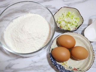 鸡蛋葱花饼,准备食材