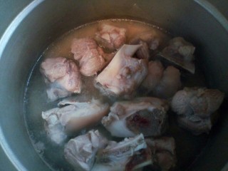 厨房挑战+荤菜+猪蹄黄豆汤,凉水下锅焯水，
