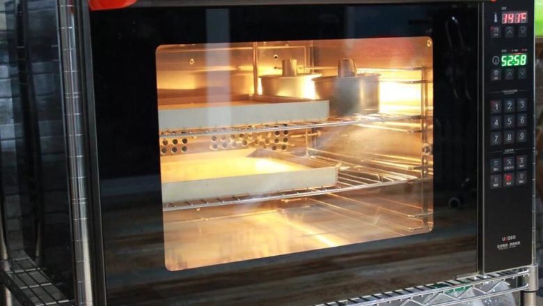牛奶戚风卷&迷你戚风~ UKOEO风炉制作,一起放入预热好的风炉150度15分钟左右。
火力时间根据自己烤箱调节。