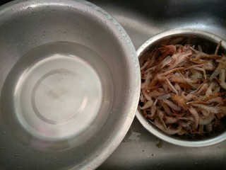 原味鼓虾,一直到最后水清了，说明洗干净了。