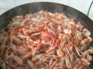 原味鼓虾,开锅后虾变红，基本就熟了。
