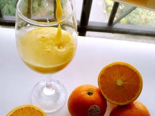 鲜榨橙汁,开始享用