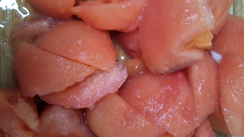 西红柿疙瘩汤,去皮的西红柿切块