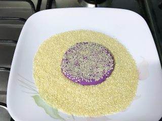 芝麻紫薯糯米饼,反面同样做法。