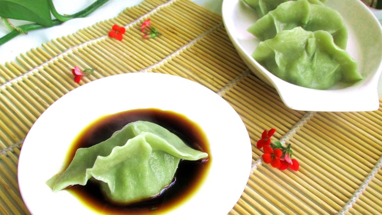 翡翠荠菜饺,捞出即可趁热开吃。