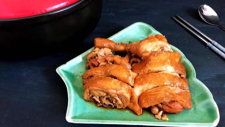 砂锅版豉油皇鸡,盛请宾朋的一道美食。