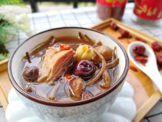 茶树菇红枣鸡汤图片