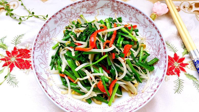 十分钟快手菜系列➕红椒韭菜炒绿豆芽,成品