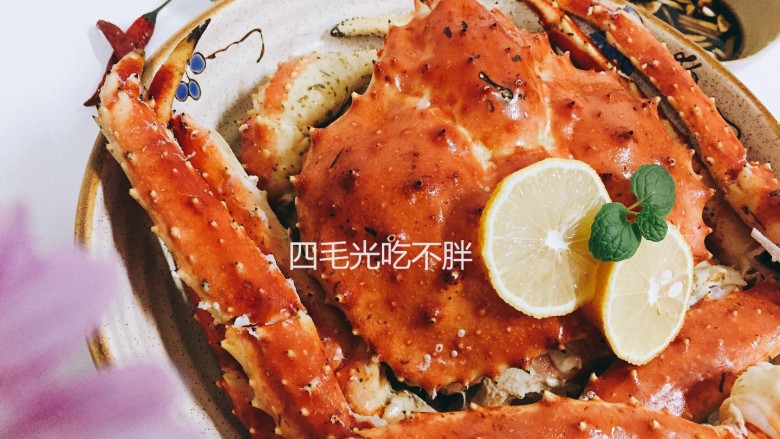 清蒸帝王蟹（图解处理方法）,蒸好的，红彤彤的帝王蟹，非常美丽，也非常美味！
