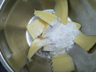 雪花双色曲奇,黄油室温软化后加入糖粉
