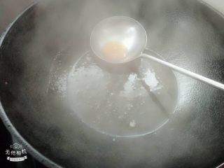 翡翠白玉卷,倒入芡汁，烧开之后浇到菜上