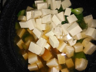白菜豆腐汤,加入水