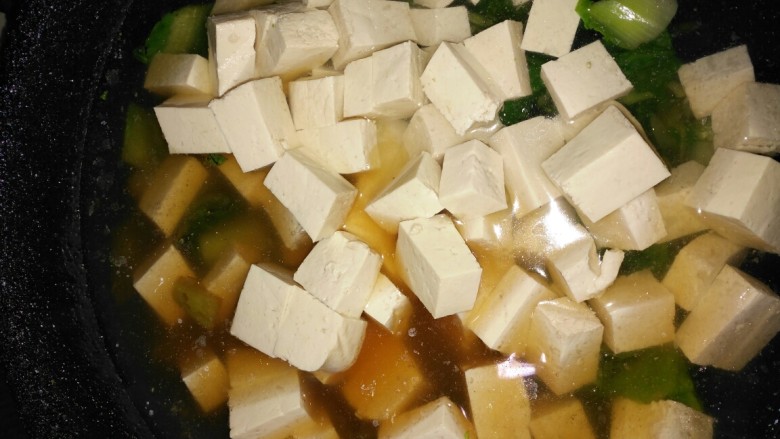白菜豆腐汤,加入水