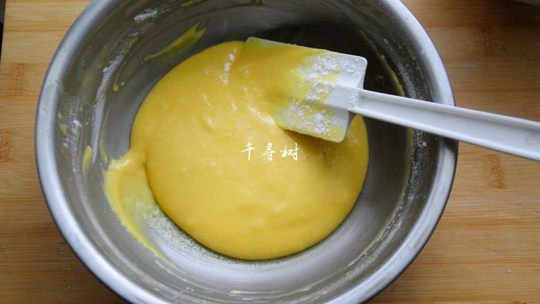 香浓蛋奶黄金豆,再次搅拌均匀成光滑细腻面糊。