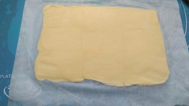 网红脏脏包,擀成薄厚均匀的黄油片