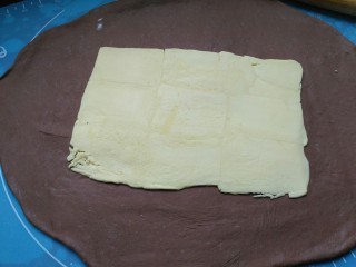 网红脏脏包,黄油片放在面饼中间