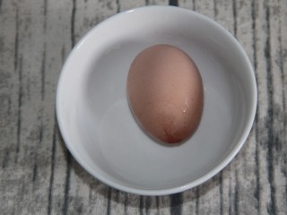 木耳蛋花汤,准备一个鸡蛋