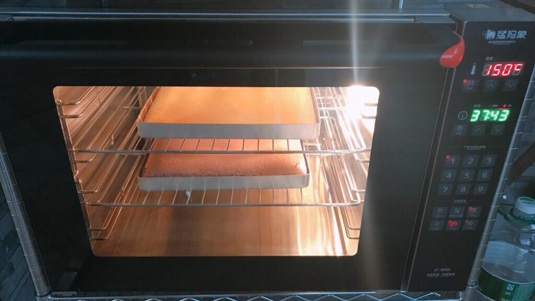 简单制作两款彩绘蛋糕卷~UKOEO 风炉制作,火力时间根据你自己烤箱调节。
