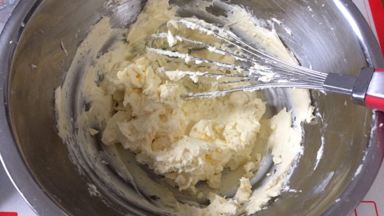全麦奶酪花球,发酵的时间，把奶酪搅打蓬松即可