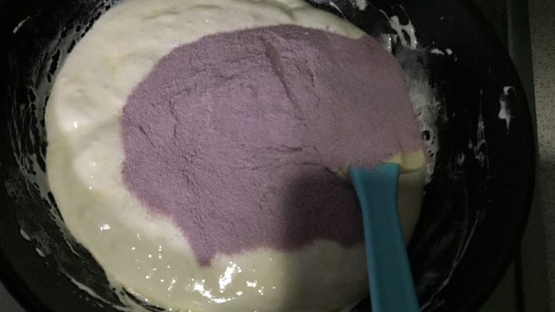 网红紫薯雪花酥,放入紫薯奶粉