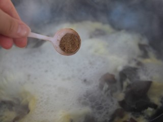 木耳蛋花汤,半勺胡椒粉