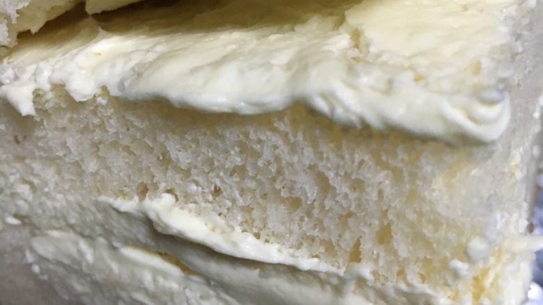 奶酪系列之：雪顶奶酪包,把奶酪填入面包的开口里面