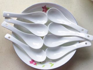 碧绿凤尾蛋,8个干净的勺子