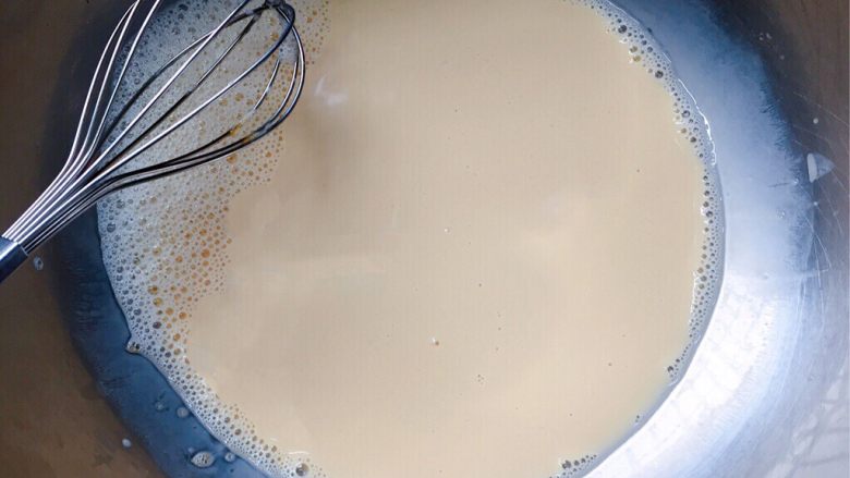 牛奶鸡蛋饼,继续搅拌均匀。