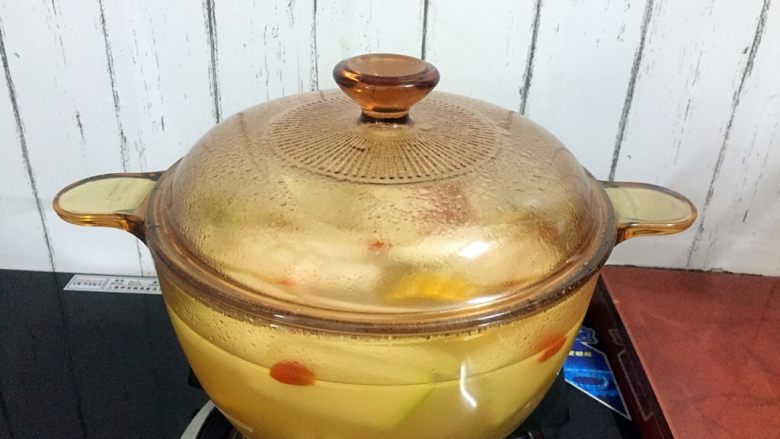 冬瓜玉米排骨汤,继续炖煮15-20分钟