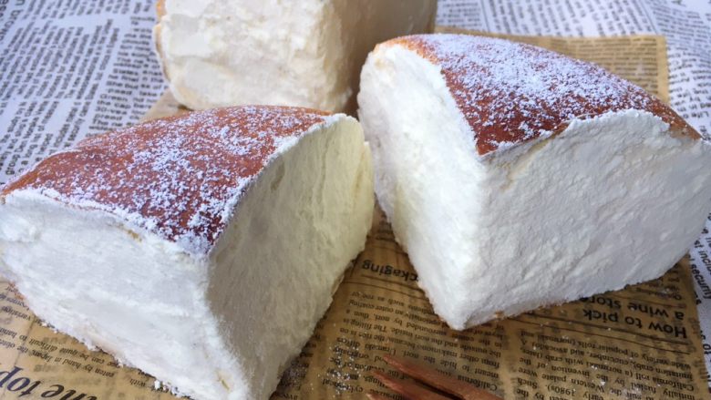 奶酪系列之：雪顶奶酪包,吃之前再撒些糖粉在表面