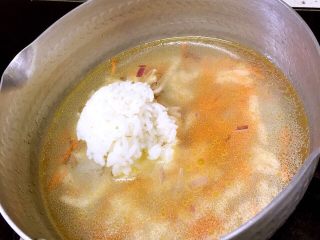 😍【西兰花鸡丝粥】10m+,加入熟米饭和10倍量的清水把米粒煮软