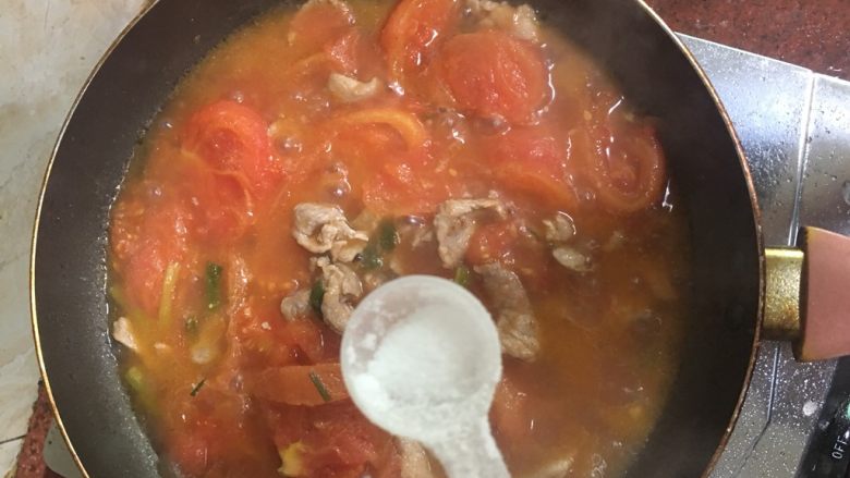 酸甜番茄焖瘦肉,出锅前加点盐