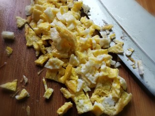 菠菜素饺子,盛出切碎成蛋末