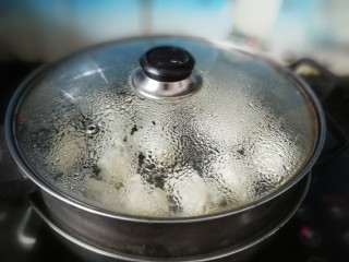 菠菜素饺子,冷水上锅，大火蒸10分钟即可