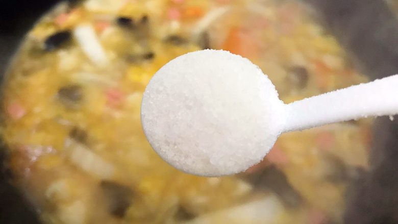 魏兄最喜欢吃的面疙瘩汤系列の四色,入一小勺细盐