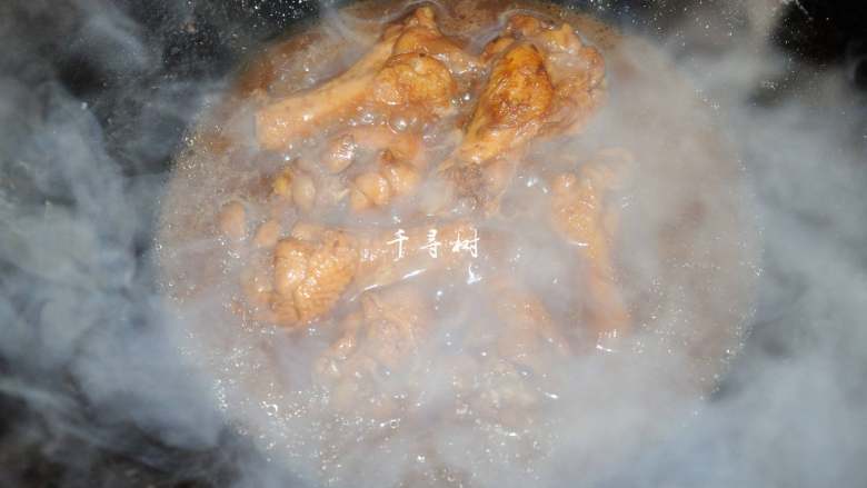 可乐鸡翅根 带给你不一样的吃鸡感受,15分钟之后，转中大火收汁，待汤汁浓稠后就可关火出锅了。

