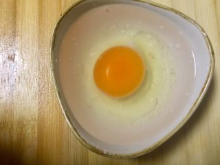 微波炉美食+百香蜜溏心蛋,轻轻的打入鸡蛋