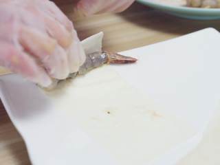 泰式炸虾卷——超简单的美味,用春卷皮包裹住腌制好的虾